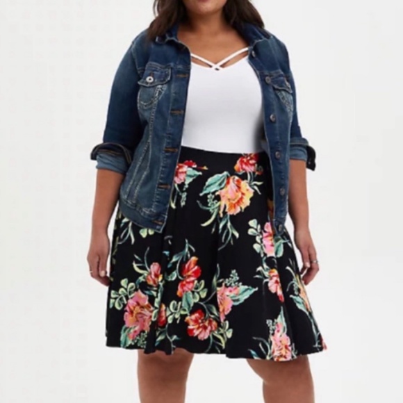 🆕 Black Floral Jersey Circle Mini Skirt 3 3X 22 24 NWT Torrid New! - Picture 3 of 6